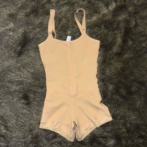 Leonisa Open Bust Body Shaper - Picture 4 of 6